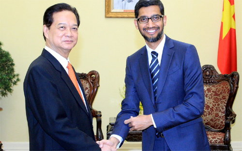 Thủ tướng Nguyễn Tấn Dũng và Tổng giám đốc điều hành Google, ông Sundar Pichai.<br>