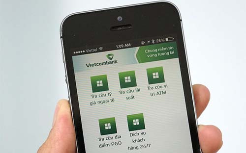 So với phương thức chuyển khoản thông thường, dịch vụ đáp ứng nhu cầu 
chuyển nhận tiền nhanh tức thì của Vietcombank vẫn áp mức phí 10.000 đồng/giao dịch.