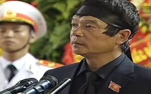 Ông Võ Điện Biên, con trai trưởng Đại tướng Võ Nguyên Giáp, tại lễ truy điệu.