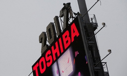 Trong vòng xoáy khủng hoảng, Toshiba tính bài bán mảng chip nhớ