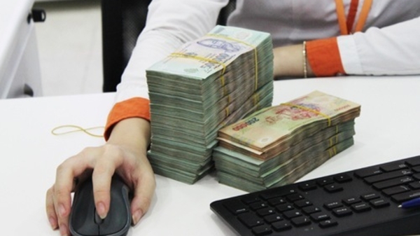 Tín dụng vượt chỉ tiêu, nợ xấu tiếp tục giảm