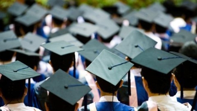 Nếu tính theo trình độ đào tạo, thì có 190,9 nghìn người có trình độ đại học trở lên bị thất nghiệp. Con số này với trình độ cao đẳng chuyên nghiệp là 118,9 nghìn người; 10 nghìn người có trình độ cao đẳng nghề; 60,2 nghìn người có trình độ trung cấp chuyên nghiệp; 17,5 nghìn người có trình độ trung cấp nghề; 32,3 nghìn người có trình độ sơ cấp nghề và 11,2 nghìn người có chứng chỉ nghề dưới 3 tháng. <br>