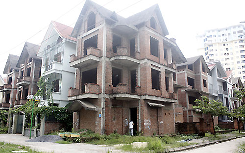 Đại biểu Trần Du Lịch: "Chúng ta phải nhìn nhận được rằng, trong khoảng 30 năm trở lại đây, tất 
cả các cuộc khủng khoảng kinh tế của thế giới đều xuất phát từ bất động 
sản mà ra".<br>