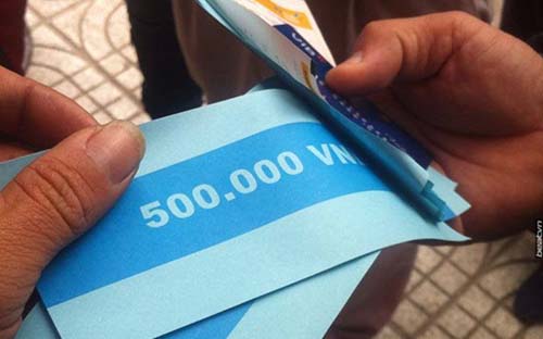 Tờ giấy dùng để thử nghiệm tại máy ATM trong sự cố, được chia sẻ trên mạng xã hội.<br>