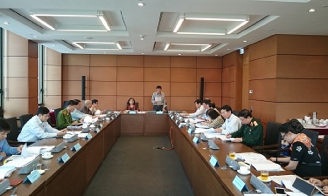 Ngày 22/10, Quốc hội họp tại tổ để cho đánh giá về việc thực hiện các nhiệm vụ phát triển kinh tế-xã hội, ngân sách Nhà nước trong những năm qua và kế hoạch thực hiện trong 5 năm tới - Ảnh: SGGP.<br>