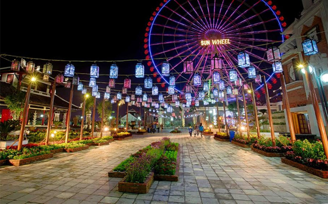 Khối kiến trúc độc đáo tại Asia Park được thiết kế bởi bàn tay của kiến trúc sư Bill Bensley - người thiết kế nên InterContinental Danang Sun Peninsula Resort, khu nghỉ dưỡng sang trọng bậc nhất thế giới 2014, 2015.