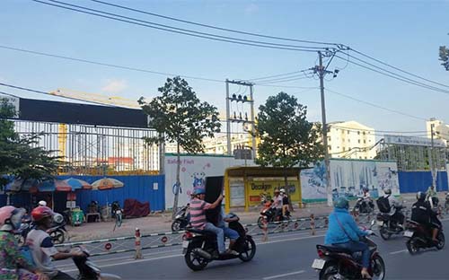 Một phần mặt tiền trục đường Lý Thường Kiệt tại quận 10 Tp.HCM, nơi có dự án lớn được đánh giá có tính khả mãi cao và đang từng bước hoàn thiện.<br>