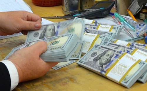 Trong quá khứ, rất nhiều thời điểm và các kỳ thống kê cho thấy, ngay cả
 khi lãi suất USD trong nước rất cao, các ngân hàng vẫn phải gửi lượng 
lớn ngoại tệ ở nước ngoài.