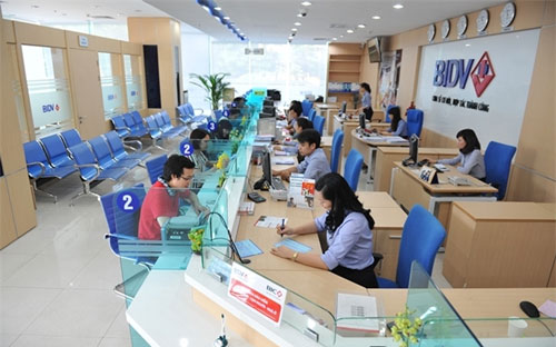 Một lần nữa, người đứng đầu Ngân hàng Nhà nước yêu cầu Vietcombank, 
VietinBank và BIDV giám sát chặt chẽ cho vay các lĩnh vực tiềm ẩn rủi ro
 như bất động sản, chứng khoán, BOT, BT…