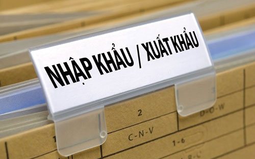 HSBC dự báo, từ mức thặng dư ước tính 
0,2% trong năm 2015 và 5,1% trong năm 2014, cán cân tài khoản vãng lai của Việt Nam sẽ rơi vào 
ngưỡng thâm hụt tương đương khoảng 1,6% GDP trong năm 2016.<br>