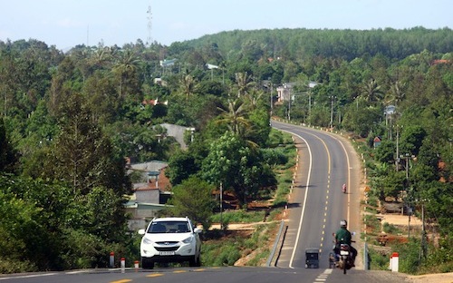 Tuyến đường Hồ Chí Minh đã từng được các cơ quan thực hiện, quản lý dự án kêu thiếu vốn trầm trọng.<br>