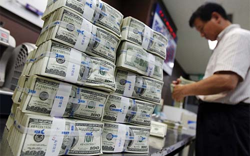 Có một nhiệm vụ mà nhà điều hành chính sách tiền tệ được giao: trong 
điều kiện phù hợp, gia tăng dự trữ ngoại hối - nguồn lực quốc gia.