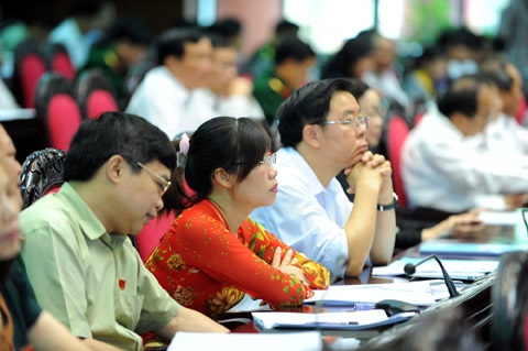 Dù có được chuẩn bị kỹ đến cỡ nào thì trước, trong và sau các phiên chất
 vấn của mỗi kỳ họp Quốc hội đều xuất hiện những ý kiến đánh giá nhiều 
chiều của không ít các vị đại diện cho dân ở cơ quan quyền lực cao nhất,
 ngay từ khâu chọn người cho “ghế nóng” - đăng đàn trả lời trực tiếp.