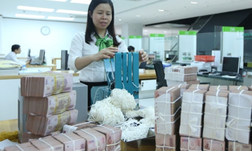 Lãi suất liên ngân hàng liên tục rơi nhanh