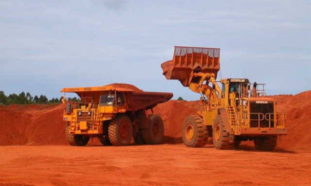 Cử tri đề nghị Quốc hội cần sớm tiến hành giám sát về các dự án bauxite, 
đánh giá lại hiệu quả tổng thể về kinh tế - xã hội của dự án; giám sát 
chặt chẽ việc tổ chức quản lý lao động người nước ngoài tại các dự án 
nhằm đảm bảo tình hình an ninh trật tự xã hội.