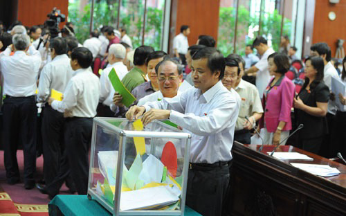 Tại kỳ họp thứ 5 của Quốc hội vừa qua, những thành công ban đầu trong 
việc lấy phiếu tín nhiệm được nhiều vị đại biểu và cử tri đánh giá cao.