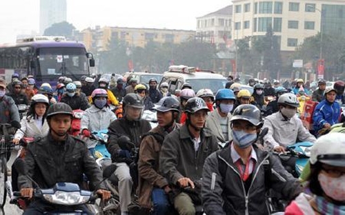 Để giảm áp lực dân số nội thành, ngoài tăng thời gian tạm trú từ 1 
năm lên 2 năm, dự thảo luật đã bổ sung quy định đối với công dân được đăng ký 
thường trú tại thành phố trực thuộc trung ương.