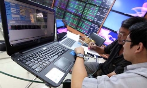 Nguồn lực vàng, đô và sự lầm lũi của chứng khoán