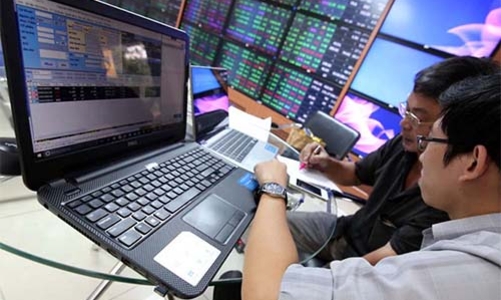 Nguồn lực vàng, đô và sự lầm lũi của chứng khoán