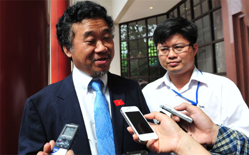 Sáng 30/10, ngày thứ hai xuất hiện tại kỳ họp thứ tư của Quốc hội, đại 
biểu Đặng Thành Tâm đã dành khá nhiều thời gian để trao đổi với báo chí 
nhiều nội dung đang được dư luận quan tâm - Ảnh: CTV.