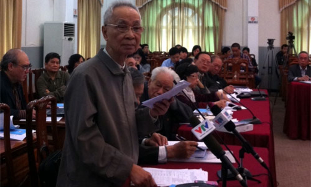 Ông Hoàng Thái, nguyên Ủy viên Ban thường trực Ủy ban Trung ương Mặt trận Tổ quốc Việt Nam, phát biểu tại hội nghị góp ý về dự thảo sửa đổi Hiến pháp 1992, do Ủy ban Trung ương Mặt trận Tổ quốc Việt Nam tổ chức ngày 19/2.<br>