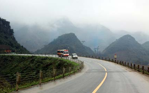 Quốc hội đồng ý đến năm 2020 hoàn thành các dự án thành phần để nối 
thông toàn tuyến từ Pác Bó (Cao Bằng) đến Đất Mũi (Cà Mau) với quy mô 2 
làn xe.