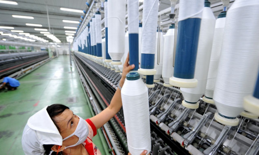 Trong bối cảnh lương nhân công ở công xưởng số 1 thế giới là Trung Quốc gia tăng, các nhà đầu tư cảm nhận rõ sức hút của Việt Nam, nơi có giá nhân công chỉ bằng khoảng một nửa so với ở Trung Quốc - Ảnh: VNN.<br>