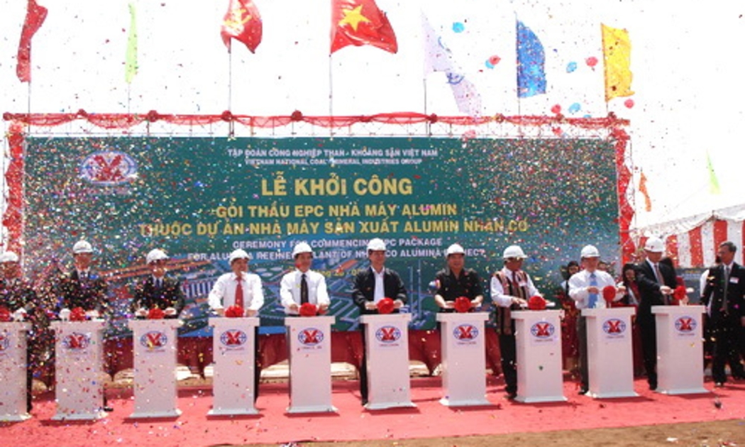 Lễ khởi công nhà máy alumin Nhân Cơ. Tập đoàn Công nghiệp Than - Khoáng sản Việt Nam (TKV) đã tính toán lại 
tổng mức đầu tư, hiệu quả kinh tế của dự án nhà máy alumin Nhân Cơ và đã
 báo cáo Bộ Công Thương.