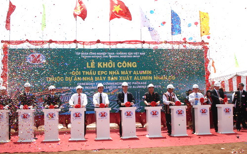 Lễ khởi công nhà máy alumin Nhân Cơ. Tập đoàn Công nghiệp Than - Khoáng sản Việt Nam (TKV) đã tính toán lại 
tổng mức đầu tư, hiệu quả kinh tế của dự án nhà máy alumin Nhân Cơ và đã
 báo cáo Bộ Công Thương.