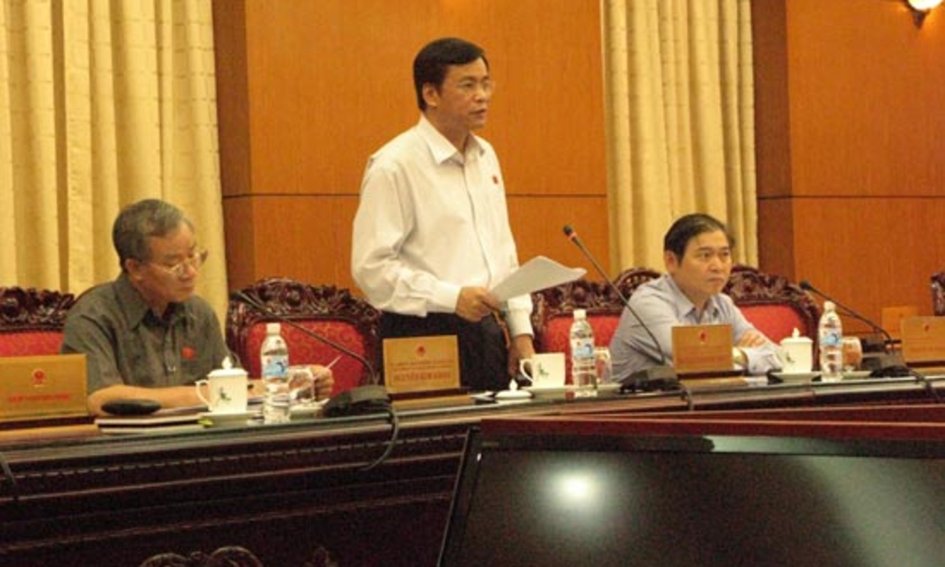 Chủ nhiệm Văn phòng Quốc hội Nguyễn Hạnh Phúc báo cáo về dự kiến nội dung, chương trình kỳ họp thứ 4 của Quốc hội - Ảnh: PT.