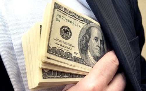 Bô Chính trị cho rằng số vụ việc, vụ án tham nhũng được phát hiện còn ít; một số vụ việc xử lý
 còn kéo dài, chưa nghiêm; thu hồi tài sản tham nhũng đạt kết quả thấp, 
gây tâm lý bức xúc và hoài nghi trong xã hội. 