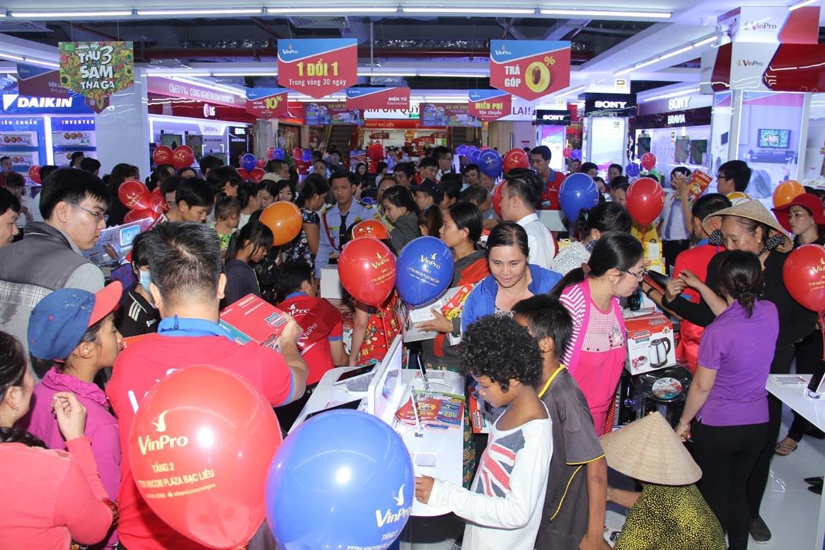 Trên tổng diện tích mặt sàn gần 6.500 m2, gồm 3 tầng lầu, tại đây hội tụ đầy đủ các ngành hàng, từ tiêu dùng hàng ngày đến các sản phẩm thời trang, phụ kiện, mỹ phẩm, điện máy, thế giới trẻ em và ẩm thực. <br>