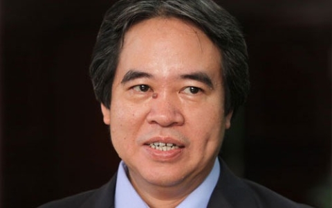<font face="Arial, Verdana" size="2">Thống đốc cho biết, năm 2013, ngành ngân hàng tiếp tục tập trung đẩy mạnh sáp nhập, hợp nhất các tổ chức tín dụng theo nguyên tắc tự nguyện, cơ cấu lại hoạt động kinh doanh, xử lý nợ xấu và vấn đề sở hữu chéo, đồng thời đẩy mạnh tái cơ cấu các tổ chức phi ngân hàng.</font>