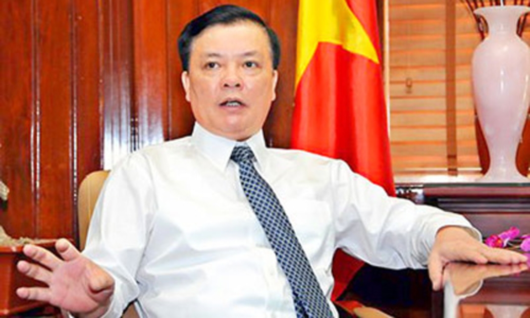 Bộ trưởng Đinh Tiến Dũng được bổ nhiệm vào tháng 5/2013, giữa thời điểm những chỉ số kinh tế vĩ mô được công bố đã khẳng định rằng Việt Nam sẽ có một năm khó khăn về kinh tế.