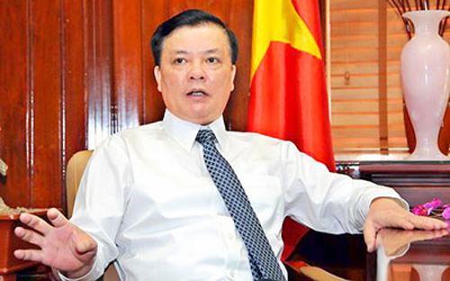Bộ trưởng Đinh Tiến Dũng được bổ nhiệm vào tháng 5/2013, giữa thời điểm 
những chỉ số kinh tế vĩ mô được công bố đã khẳng định rằng Việt Nam sẽ 
có một năm khó khăn về kinh tế.