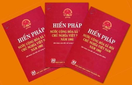 Liên quan đến dự thảo sửa đổi Hiến pháp năm 1992, báo cáo dự kiến chương
 trình kỳ họp Quốc hội thứ sáu, Chủ nhiệm Văn phòng Quốc hội Nguyễn Hạnh
 Phúc cho biết sẽ dành 3 ngày, trong đó thời gian thảo luận là nửa ngày ở
 tổ, hai ngày ở hội trường và thời gian thông qua là nửa ngày. 