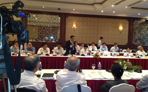 Tại Diễn đàn Kinh tế Mùa thu 2013, TS. Trần Du Lịch dự báo, năm 2014 nền kinh tế vẫn chưa thể ra khỏi giai đoạn trì trệ. 