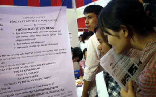 Nền kinh tế không tạo đủ việc làm cho cả lao động mới gia nhập thị trường và bộ phận thất nghiệp cũ.