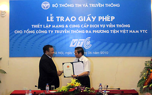 Lãnh đạo VTC trong ngày nhận giấy phép thiết lập mạng và cung cấp dịch vụ viễn thông, cách đây 3 năm.<br>