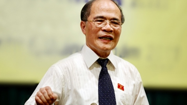 “Quốc hội đừng dùng hai từ xuất sắc”