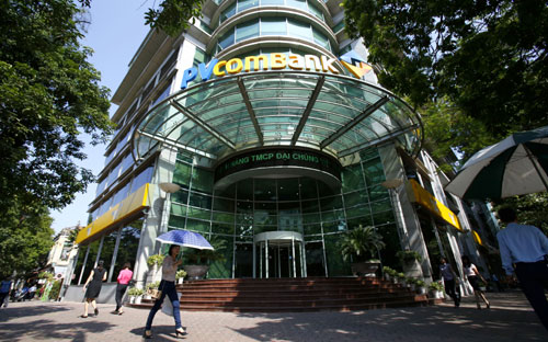 Khách hàng sẽ được miễn phí trả nợ trước hạn sau 6 tháng đối với vay sản
 xuất kinh doanh hoặc sau 3 năm đối với vay tiêu dùng và không phải hoàn
 trả bất kỳ khoản ưu đãi nào từ PVcomBank.