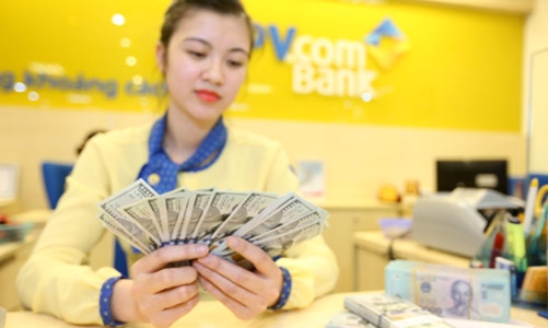 Chính sách tiền tệ “lách” giữa muôn trùng vây