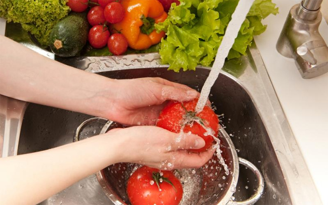 Hệ thống quy phạm pháp luật về an toàn thực phẩm hiện chồng chéo mâu thuẫn và không hiệu quả.<br>