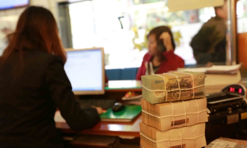 “Cột mỡ” lãi suất cao