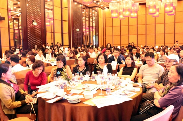 Những khách hàng đặt mua căn hộ sẽ được tặng gói nội thất theo tiêu chuẩn căn hộ dịch vụ lên đến 120 triệu đồng cho căn hộ 3 phòng ngủ và 100 triệu đồng cho căn hộ 2 phòng ngủ; đồng thời được ký kết hợp đồng quản lý cho thuê với công ty G5 Property - đơn vị vận hành và quản lý hợp tác cho thuê duy nhất của dự án Green Bay Premium.