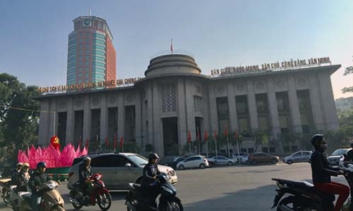 Trách nhiệm Atlas và ngân hàng trước tháng Tư nóng bỏng