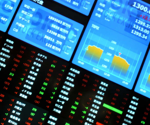 Với lợi thế đòn bẩy lớn, nhà đầu cơ có thể thực hiện đầu cơ số lượng lớn để kiếm lợi nhuận đủ tốt trong một biên độ dao động vừa phải. Lợi nhuận nhỏ từ dao động không lớn sẽ được bù lại bằng quy mô giao dịch. <br>