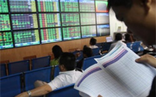 Cuối năm 2014, với Thông tư 36, Ngân hàng Nhà nước đã có thay đổi lớn 
trong quy định cho vay đầu tư chứng khoán: giới hạn các tổ chức tín dụng
 chỉ được cho vay đầu tư chứng khoán tối đa 5% vốn điều lệ, giảm mạnh so
 với mức 20% trước đó.<br>