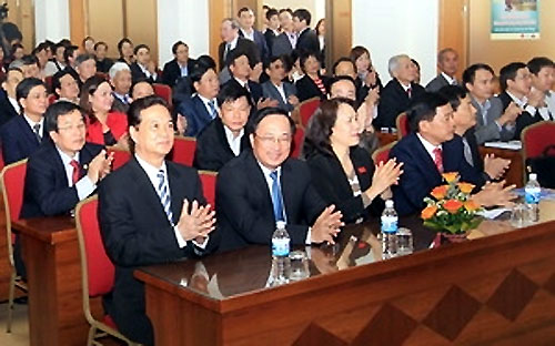 Thủ tướng Nguyễn Tấn Dũng đã thông báo với cử tri quận Hồng Bàng một số 
kết quả chính của kỳ họp thứ 4, Quốc hội khóa 13 cũng như những điểm lớn
 về tình hình kinh tế - xã hội của đất nước.