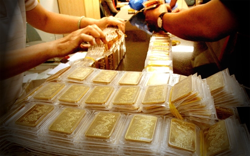 Ngoài tâm lý tích cóp và dành dụm, dòng tiền đầu tư vào vàng hẳn sẽ sốt 
ruột nếu thị trường bất động sản, đặc biệt là thị trường chứng khoán có 
chiều hướng tốt lên theo kịch bản phục hồi của nền kinh tế.